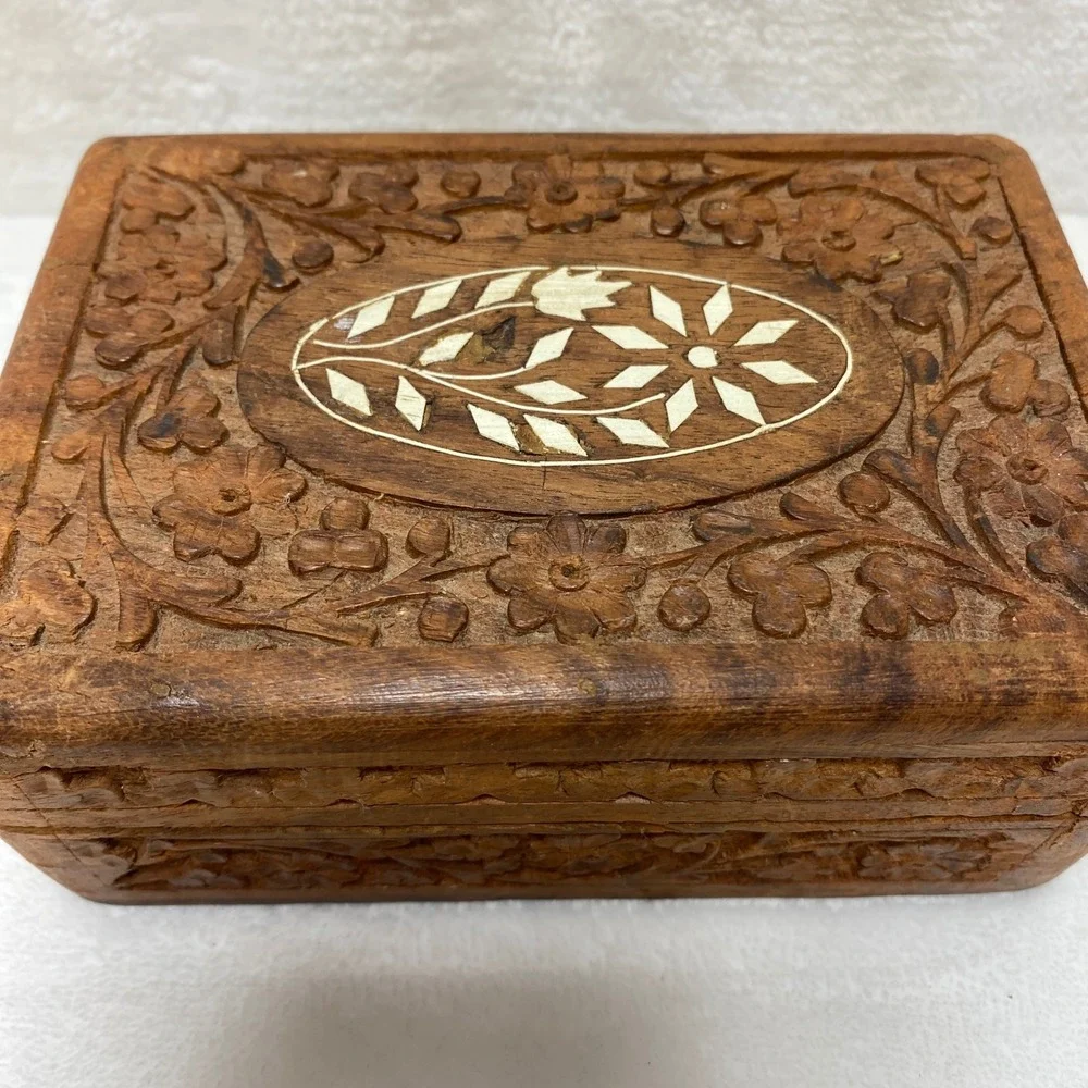 VTG Wooden Trinket Box Hand‎ Carved Floral Inlay Jewelry Keepsake Storage